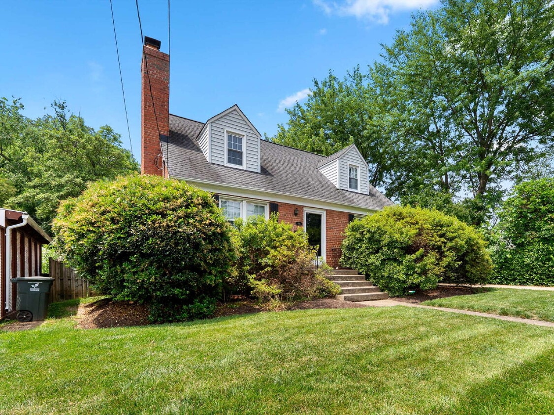 Primary Photo - Classic Charm in Arlington