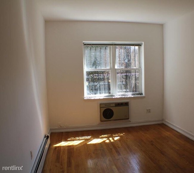 Building Photo - 2 br, 1 bath Apartment - 3211 23rd St