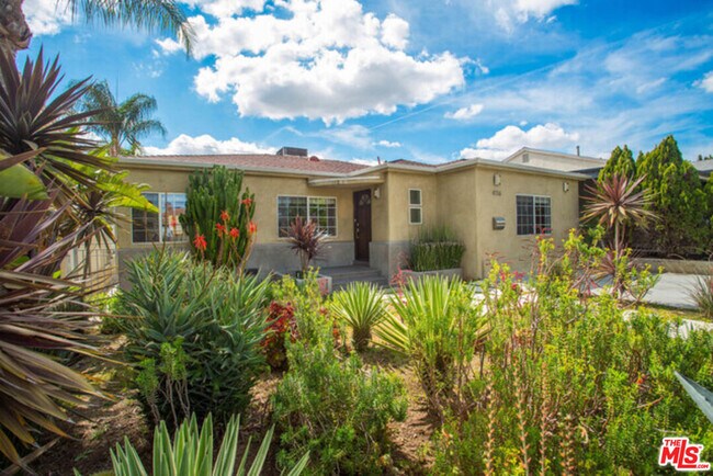 Building Photo - 4116 Verdugo View Dr