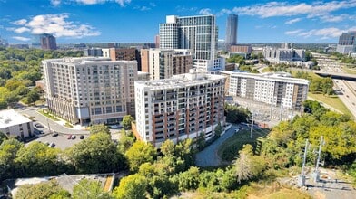 Building Photo - 701 Royal Ct