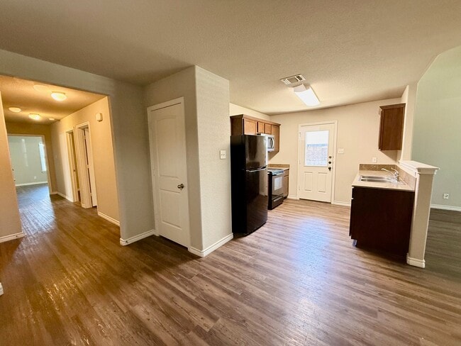 Building Photo - 634 Paseo Del Plata #B
