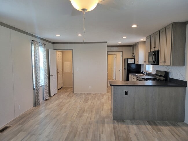 Building Photo - 9634 Seaway Dr