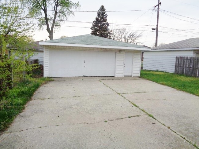 Building Photo - 856 Mackinaw Ave