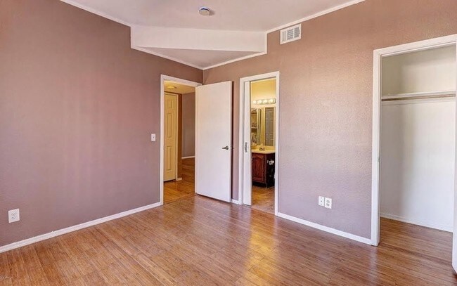 Building Photo - 11666 N 28th Dr