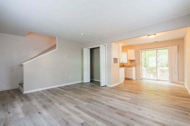 Building Photo - 608 Hilltop Dr