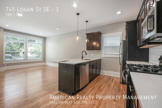 Foto del edificio - 745 Logan St SE