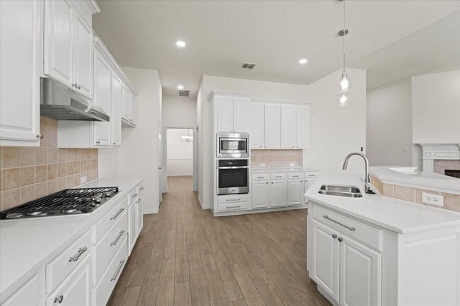 Building Photo - 8908 Red Oaks Dr