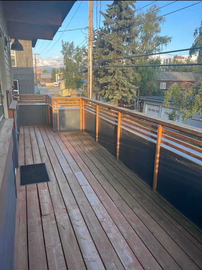 Terraza con vistas a las montañas. - 1019 N St