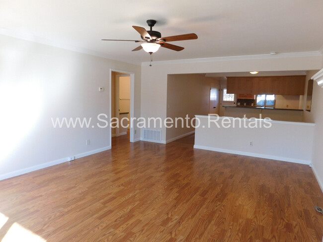 Building Photo - Wonderful Sierra Oaks 2bd/2ba Duplex with ...