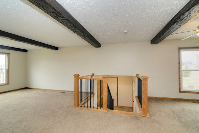 Building Photo - 1070 Center Dr