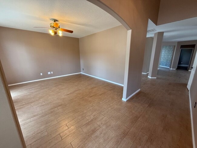 Building Photo - 2211 Cambridge Dale Ct