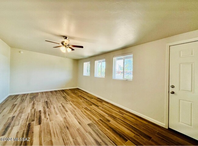 Foto del edificio - 8700 E 29th St