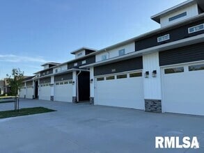 Building Photo - 5198 Pandit Dr
