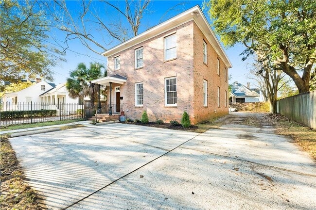 Building Photo - 305 N Jackson St