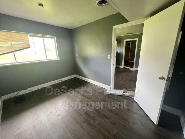 Foto del edificio - 1100 Stevenson Mill Road