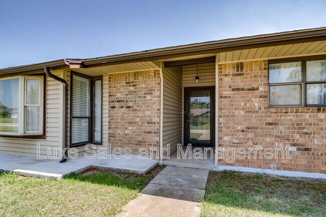 Building Photo - 612 NW 139th St
