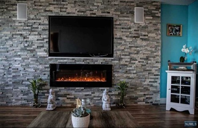 Foto del edificio - 250 Gorge Rd