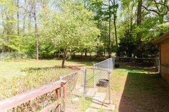 Building Photo - 225 Holcomb Dr