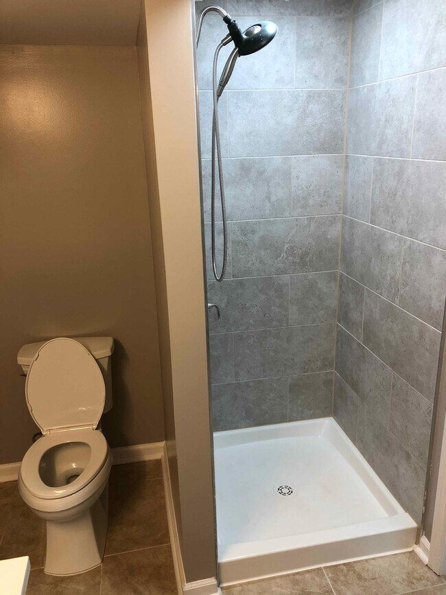 Bathroom - 412 N Washington St