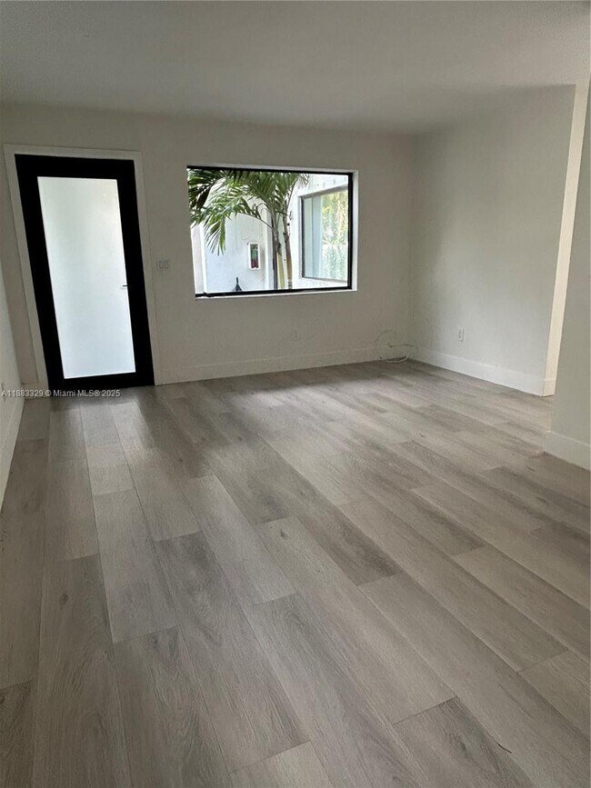 Foto del edificio - 37 NW 59th St