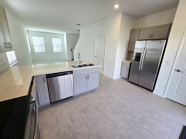 Building Photo - 2878 Skyline Lp