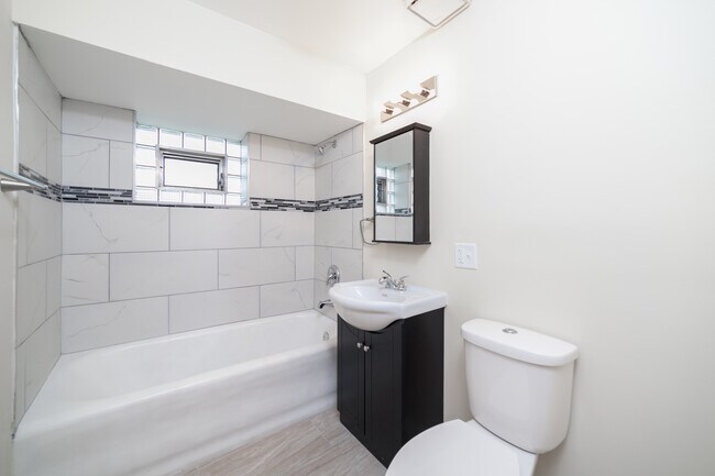 Building Photo - 3081 S Lock St