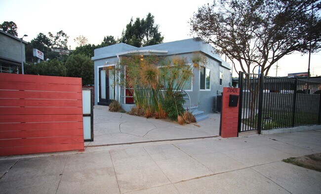 Building Photo - 2601 Silver Lake Blvd