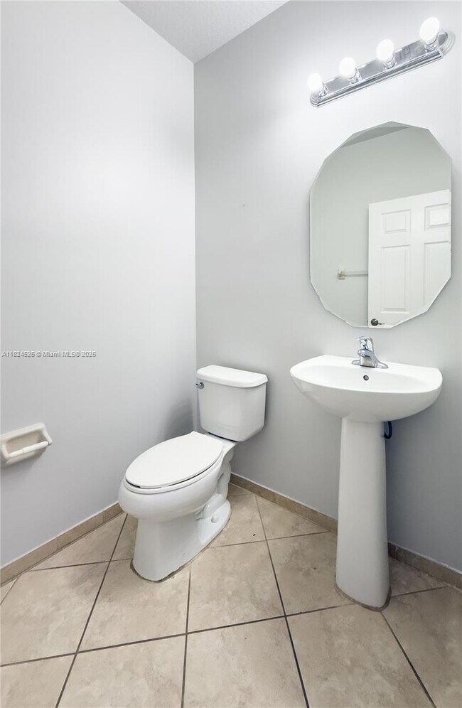 Foto del edificio - 8763 NW 112th Pl
