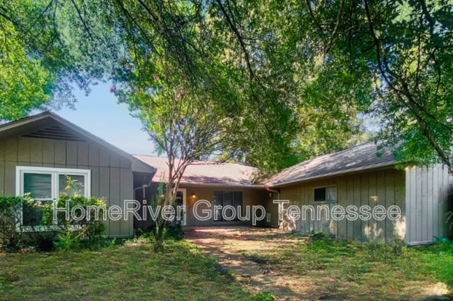 Building Photo - 8701 Lathbury Pl N