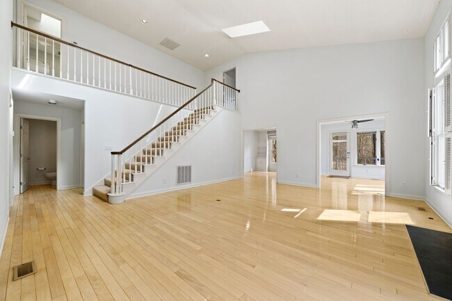 Building Photo - End-of-Year Move-In Special: Get November ...