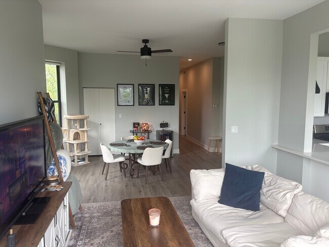 Foto del edificio - 1456 W Addison St