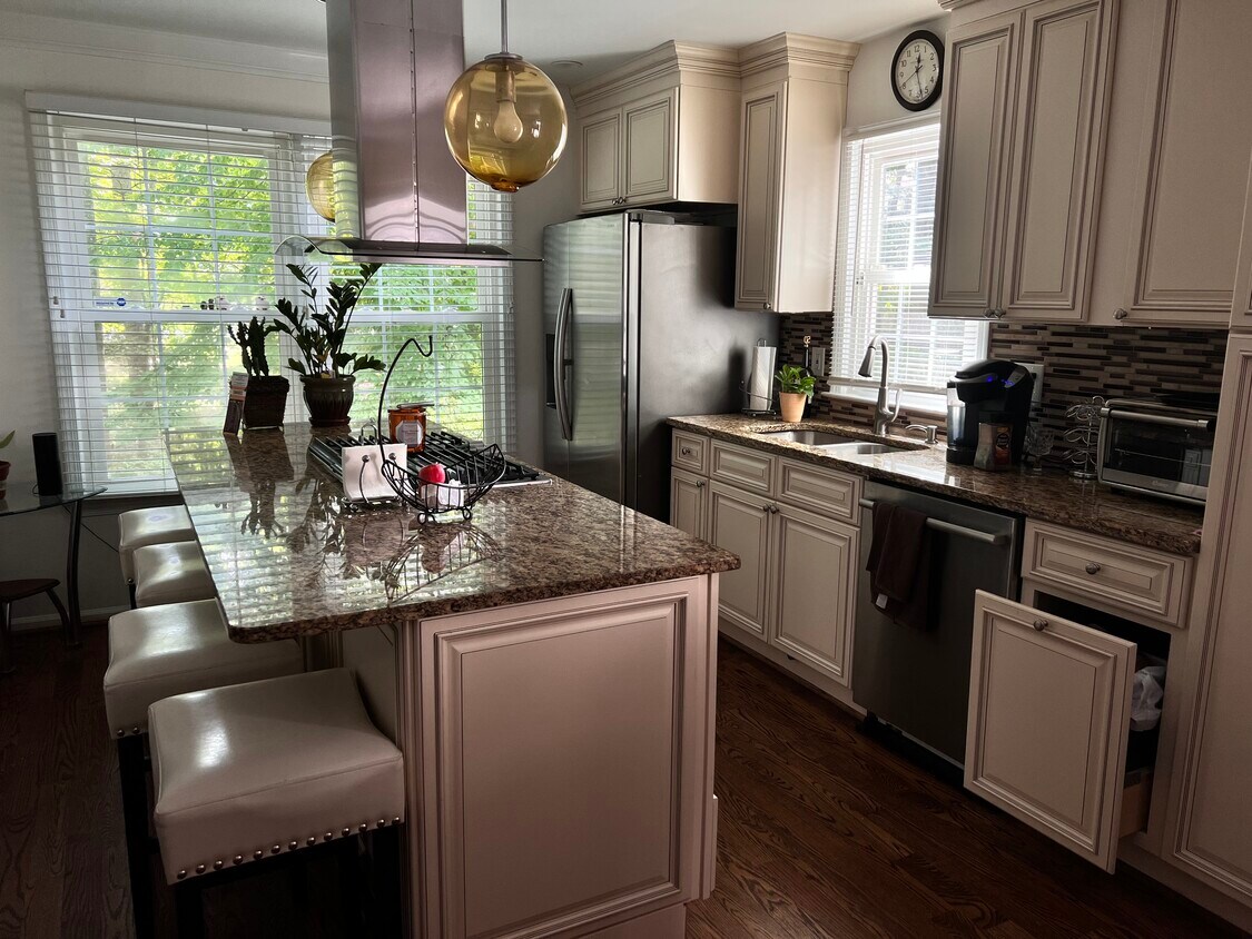 Foto principal - 9446 Cloverdale Ct
