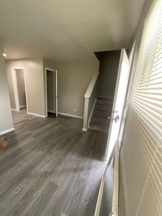 Foto del edificio - 1229 W 29th St