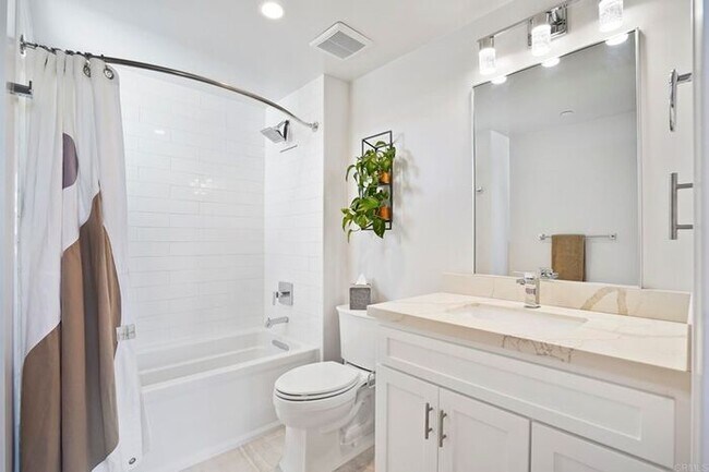 Foto del edificio - Discover this stunning 2-bedroom, 2-bath home in San Diego!