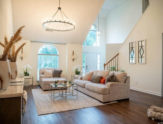 Building Photo - 2158 Dresden Green