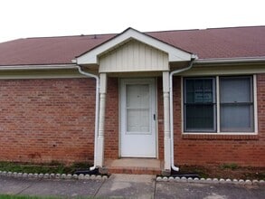 Building Photo - 1102 Chandler Dr