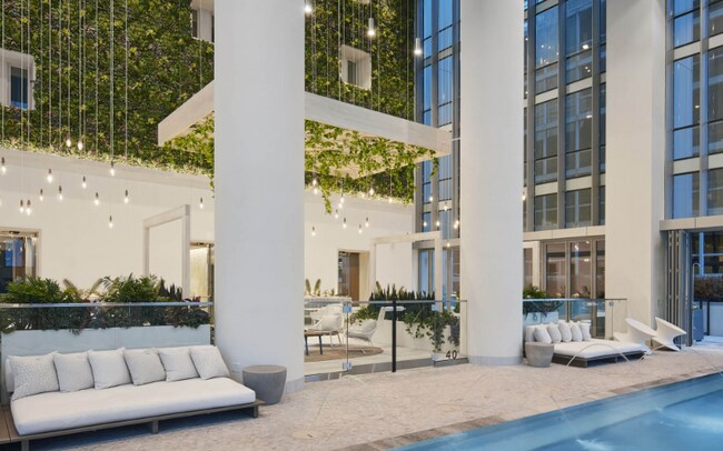 Building Photo - 810 S Michigan Ave