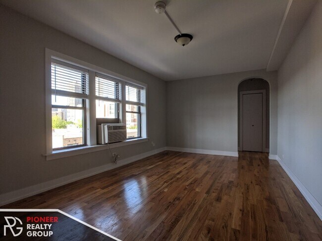 Foto del edificio - 556 W Arlington Pl