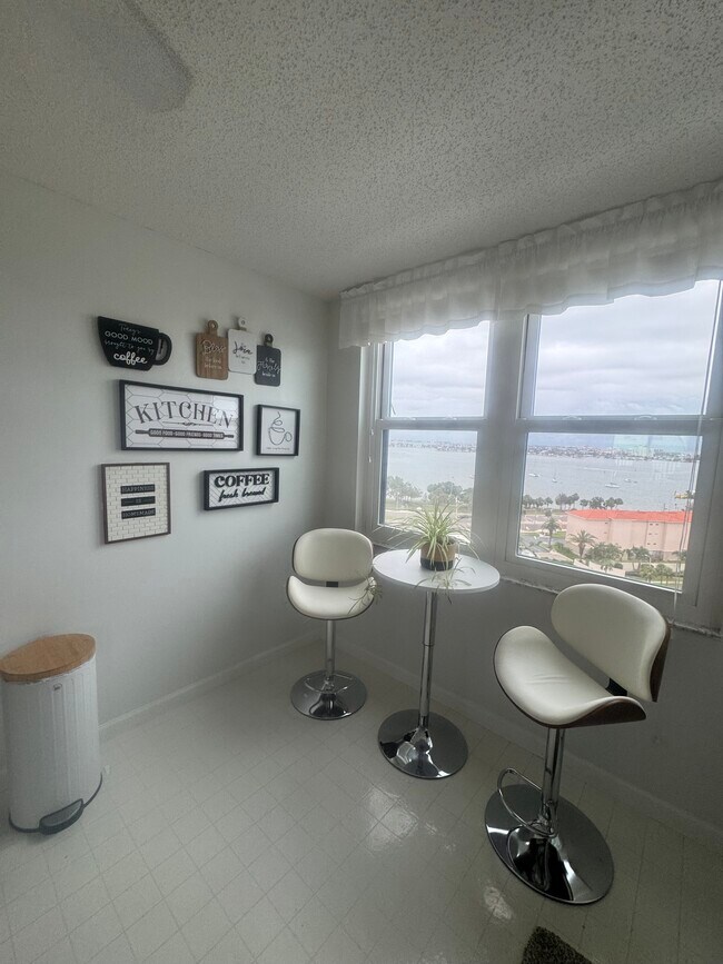 Building Photo - 7300 Sun Island Dr S