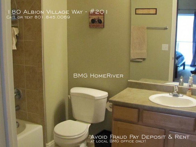 Foto del edificio - 180 Albion Village Way