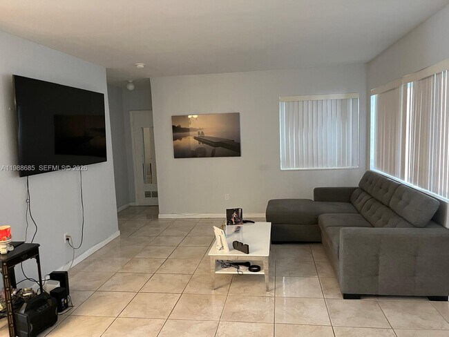 Foto del edificio - 462 Golden Isles Dr