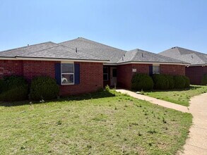 Building Photo - 304 N Brentwood Ave