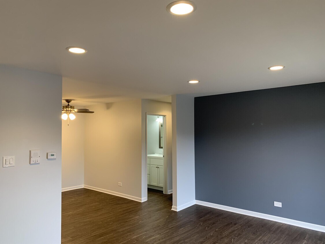 5719 W 128th St Unit 7, Crestwood, IL 60445 Room for Rent in