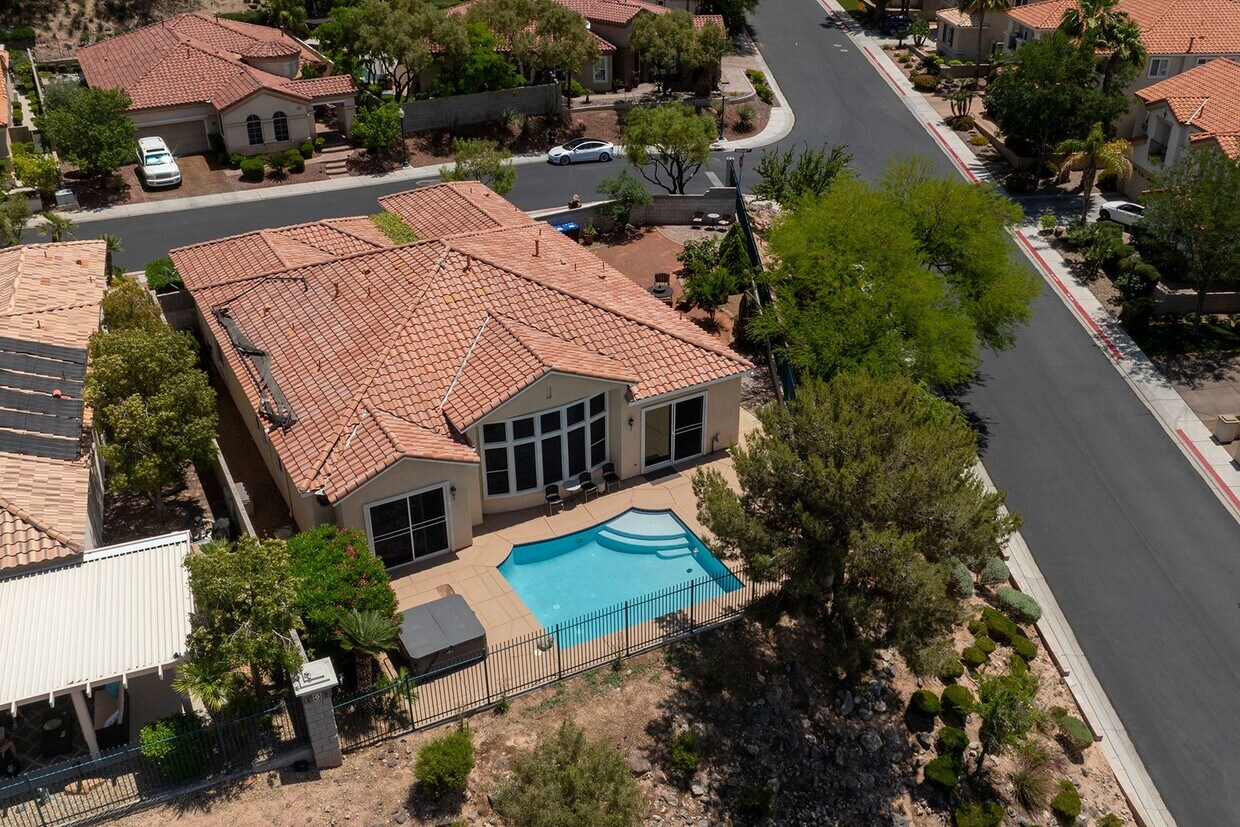 Primary Photo - 2850 Botticelli Dr