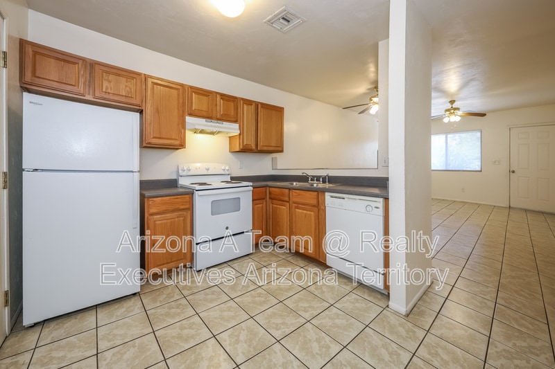 Primary Photo - 2635 N Fontana Ave