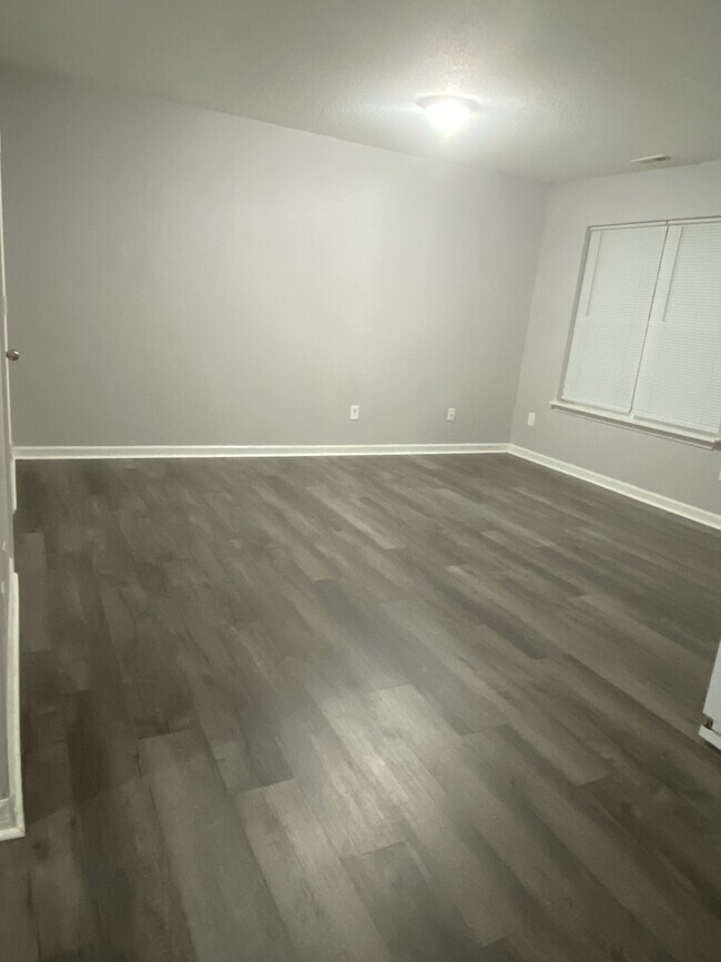Foto del edificio - 211 N Pryor St