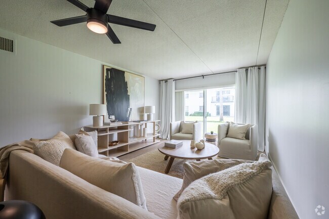 1 habitación, 1 baño - 720 pies cuadrados - Sala de estar - Locale Lake Monroe