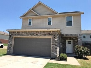 Building Photo - 3542 Apple Valley Way