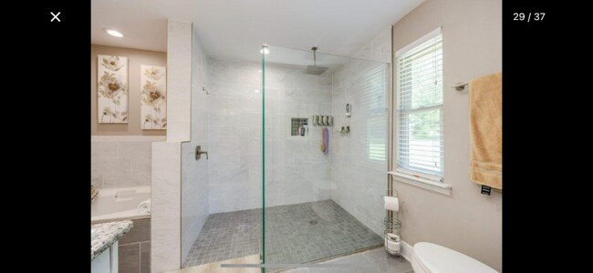 Foto del edificio - 11180 Tung Grove Rd