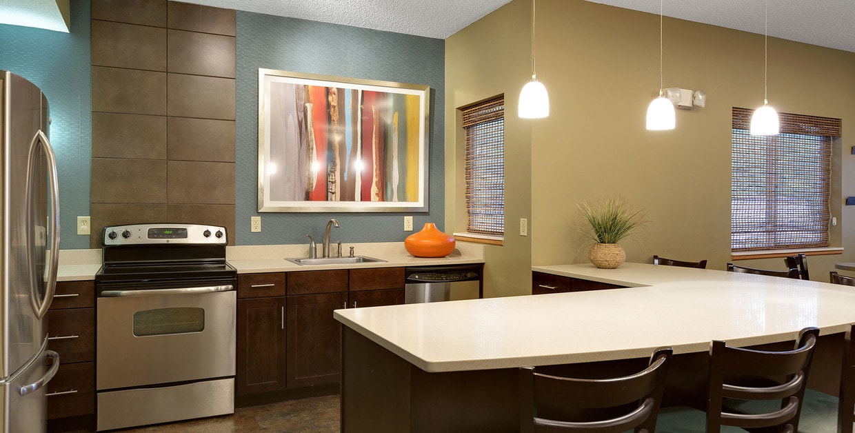 Shadow Hills Apartments 4540 Nathan Ln N Plymouth, MN